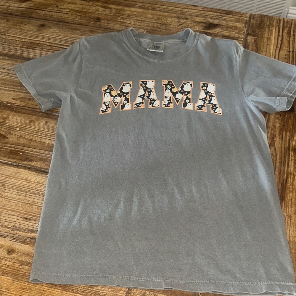 Comfort Colors Gray Ghost Mama T-Shirt
